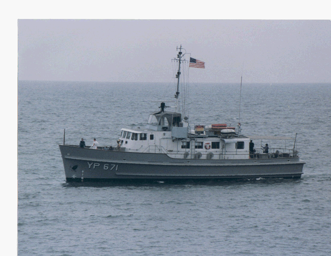 YP-671 on Lake Michigan (old color scheme...she's now all grey again)